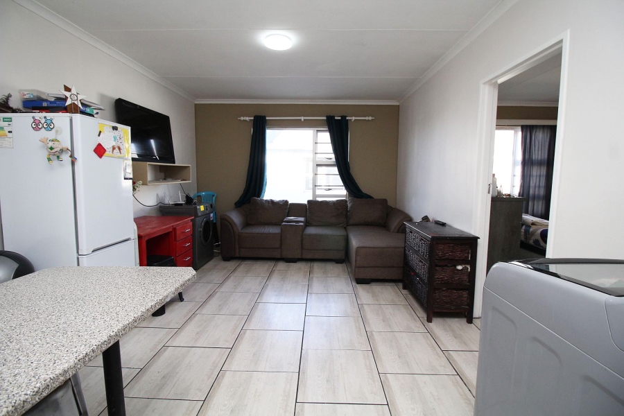 2 Bedroom Property for Sale in Middedorp Western Cape